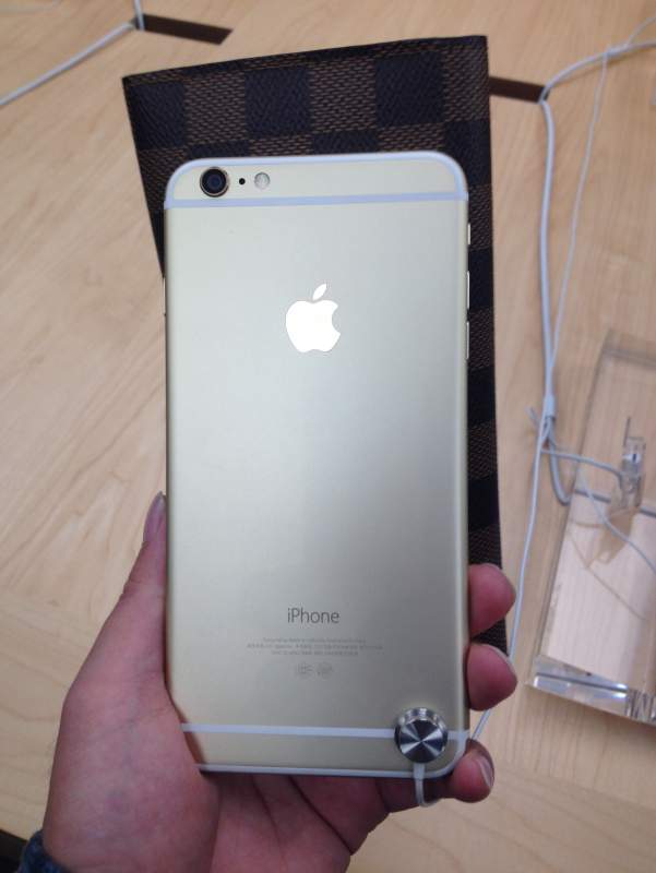 iphone 6上市了,看着排队的架势,又有多少人要卖肾啦!