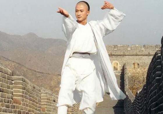 【歌声伴你行】英雄谁属---卞留念