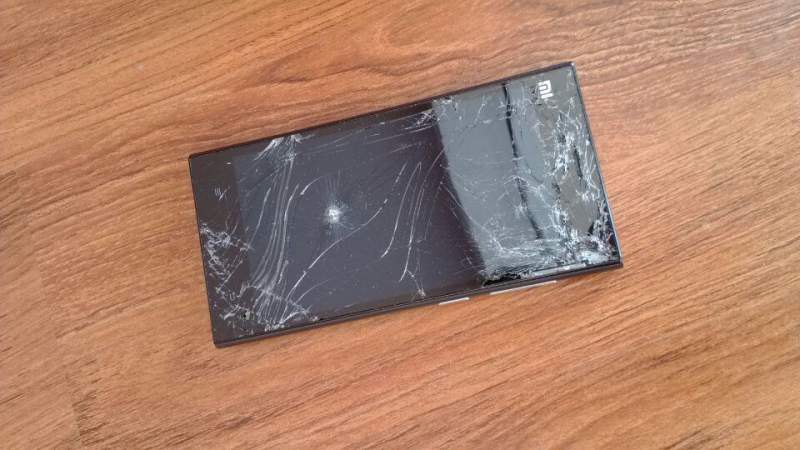 愤怒一下,摔了手机