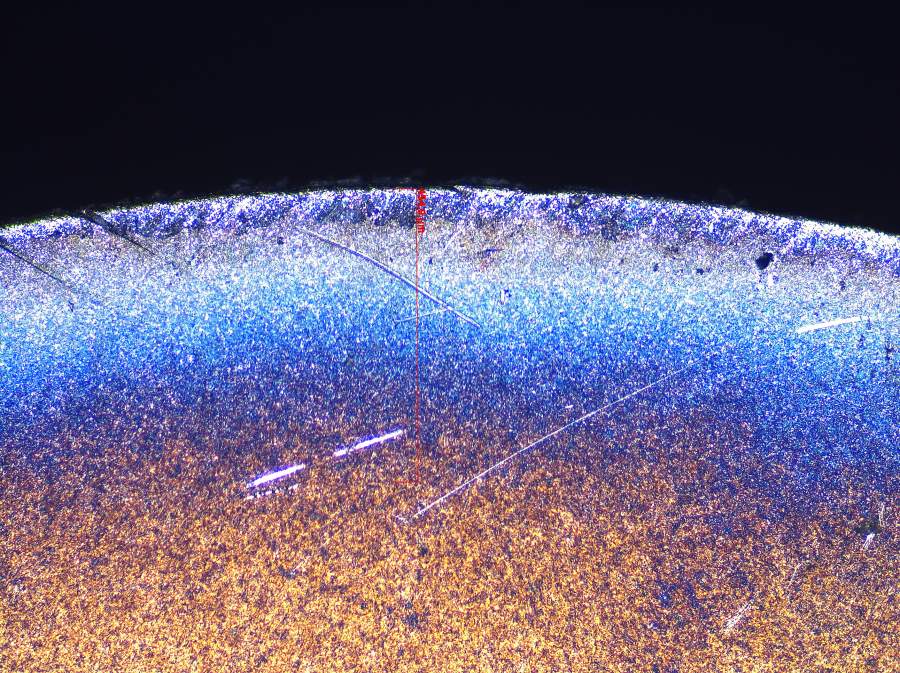 光镜检测金相组织表面到心部依次出现蓝色到黄色是怎么出现的