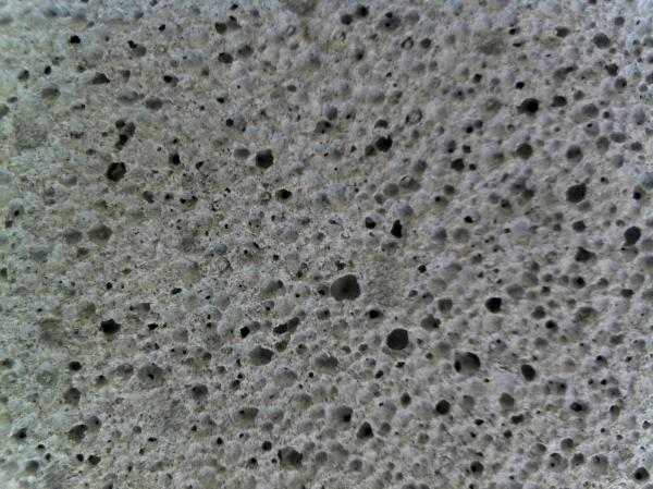 清水混凝土上的圆孔图片